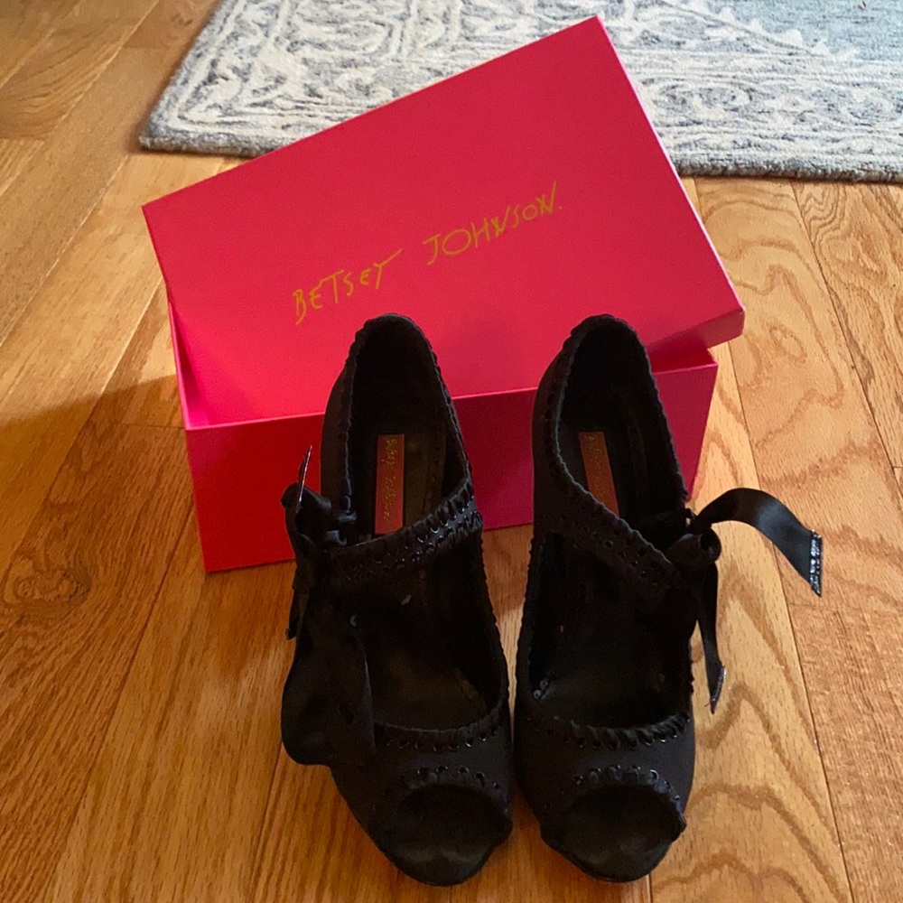 Betsey Johnson heels 8.5